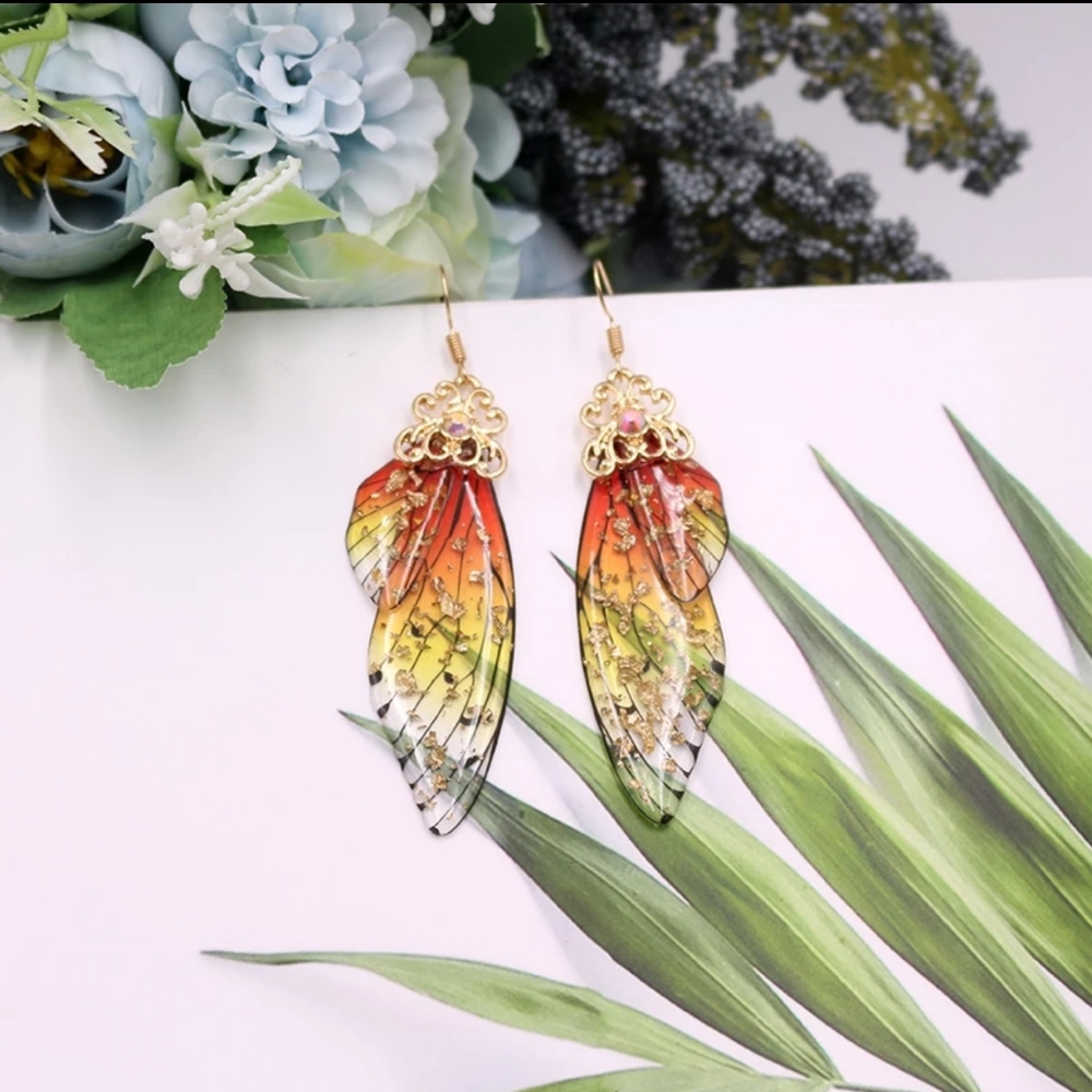 🦋 Sparkly half butterfly earrings